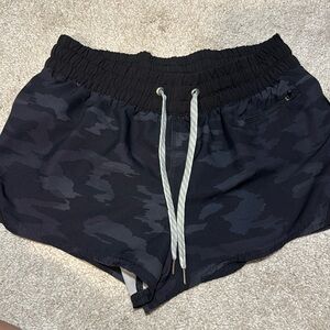 Vuori clementine short camo